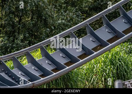 The Swarm Post apocalyptique Rollercoaster at Thorpe Park Theme Park London England B&M Wing Coaster Banque D'Images