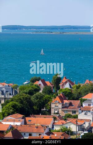 Arcachon (sud-ouest de la France) : vue d'ensemble de la ville et de la baie depuis le belvédère de l'Observatoire de Sainte Cécile Banque D'Images