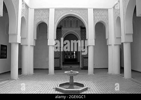 Intérieur de la Kasbah au Maroc en noir et blanc Banque D'Images