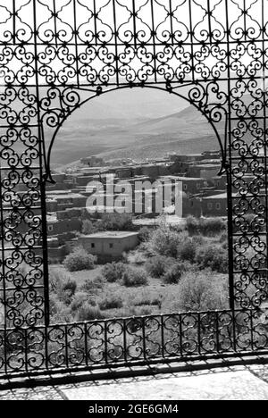 Intérieur de la Kasbah au Maroc en noir et blanc Banque D'Images