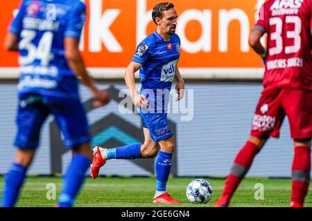 GENT, BELGIQUE - AOÛT 15 : Sven Kums de KAA Gent contrôle le ballon lors du match de la Jupiler Pro League entre KAA Gent et KV Mechelen à l'arène de Ghelamco le 15 août 2021 à Gent, Belgique (photo de Joris Verwijst/Orange Pictures) Banque D'Images