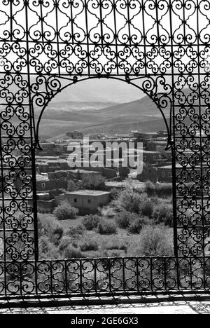 Intérieur de la Kasbah au Maroc en noir et blanc Banque D'Images