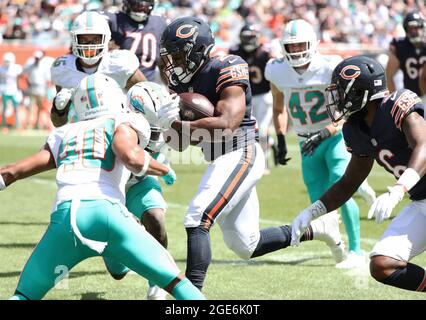 ÉTATS-UNIS. 16 août 2021. Chicago Bears rerrant Khalil Herbert rushes dans le troisième trimestre d'un match de pré-saison contre les Dolphins de Miami le samedi 14 août 2021, au Soldier Field à Chicago. (Photo de John J. Kim/Chicago Tribune/TNS/Sipa USA) crédit: SIPA USA/Alay Live News Banque D'Images