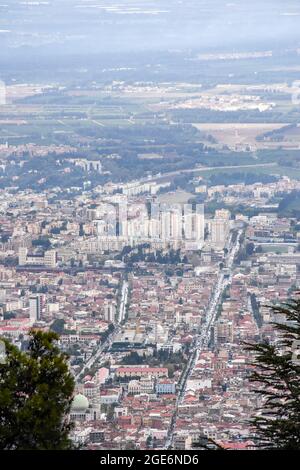 Vue aérienne de la ville de Blida depuis le parc national de Chrea, Algérie. Banque D'Images