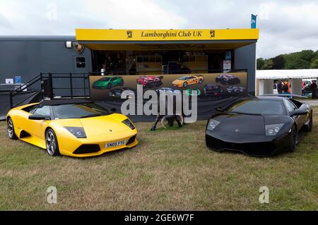 Deux Murciélago au Lamborghini Club UK Stand, lors du salon de l'auto classique de Londres 2021, Syon Park Banque D'Images