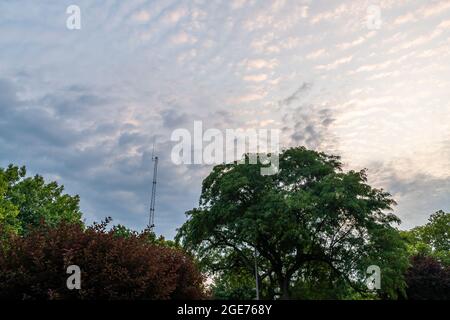 Cincinnati Skyline au lever du soleil depuis le parc Bellevue Hill Banque D'Images