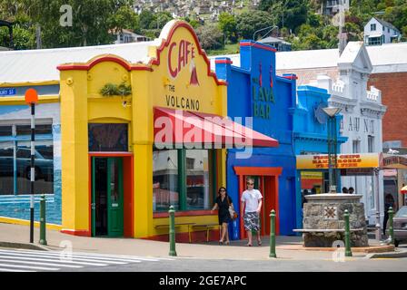 Cafés colorés, Rue De Londres, Lyttelton, la péninsule de Banks, Canterbury, Nouvelle-Zélande Banque D'Images