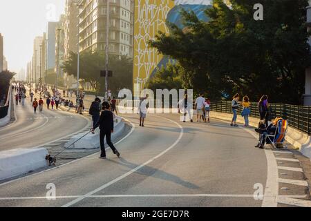 SAO PAULO, BRÉSIL - 10 juillet 2021 : les rues et les grands bâtiments du centre-ville de Sao Paulo au Brésil Banque D'Images