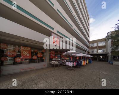 HANOVRE, ALLEMAGNE - 01 juillet 2021 : une vue du logo Kik sur la façade du magasin à Hanovre, Allemagne Banque D'Images