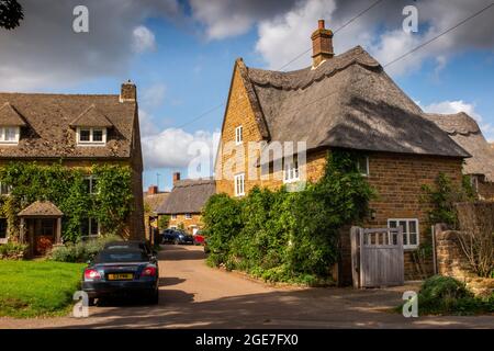 Royaume-Uni, Angleterre, Oxfordshire, Shenington, Kenhill Road, Caractère Cotswolds cottages en pierre dans le centre du village Banque D'Images