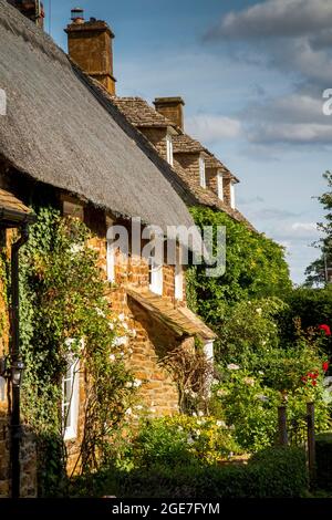 Royaume-Uni, Angleterre, Oxfordshire, Shenington, Kenhill Road, Caractère Cotswolds cottages en pierre dans le centre du village Banque D'Images