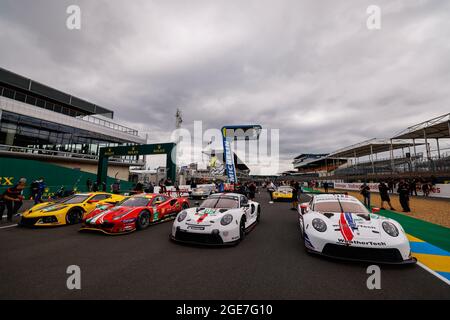 Photos de famille, 79 MacNeil Cooper (usa), Vanthoor Laurens (bel), Bamber Earl (nzl), WeatherTech Racing, Porsche 911 RSR - 19, 92 estre Kevin (fra), Jani Neel (che), Christensen Michael (dnk), Porsche GT Team, Porsche 911 RSR - 19, 52 Daniel Serra (BRA), Miguel Molina Corse, Sam Bird (gbr), Ferrari 488 GTE Evo, action pendant les séances d'entraînement libre et de qualification de 24 heures du Mans 2021, 4e manche du Championnat du monde d'endurance FIA 2021, FIA WEC, sur le circuit de la Sarthe, du 18 au 22 août 2021 au Mans, France - photo François Flamand / DPPI Banque D'Images