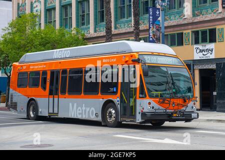 Los Angeles Metro bus local route #232 sur E 1st Street dans la ville de long Beach, Los Angeles County, Californie CA, Etats-Unis. Banque D'Images