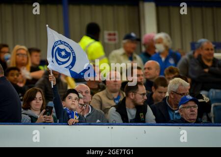 Portsmouth, Royaume-Uni. 17 août 2021. Portsmouth fans lors du match Sky Bet League 1 entre Portsmouth et Shrewsbury Town à Fratton Park, Portsmouth, Angleterre, le 17 août 2021. Photo de Lee Blease/Prime Media Images crédit: Prime Media Images/Alay Live News Banque D'Images