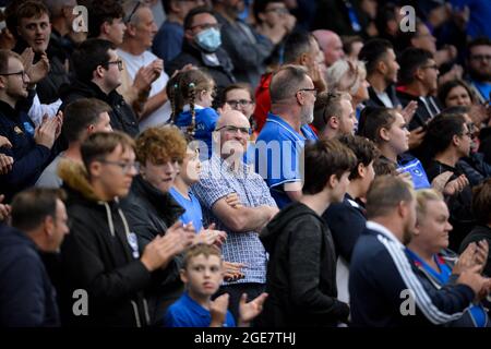 Portsmouth, Royaume-Uni. 17 août 2021. Portsmouth fans lors du match Sky Bet League 1 entre Portsmouth et Shrewsbury Town à Fratton Park, Portsmouth, Angleterre, le 17 août 2021. Photo de Lee Blease/Prime Media Images crédit: Prime Media Images/Alay Live News Banque D'Images