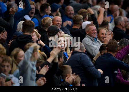 Portsmouth, Royaume-Uni. 17 août 2021. Portsmouth fans lors du match Sky Bet League 1 entre Portsmouth et Shrewsbury Town à Fratton Park, Portsmouth, Angleterre, le 17 août 2021. Photo de Lee Blease/Prime Media Images crédit: Prime Media Images/Alay Live News Banque D'Images