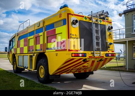Camion de pompiers et de secours à l'aéroport de Duxford, Cambridgeshire, au musée impérial de la guerre Banque D'Images