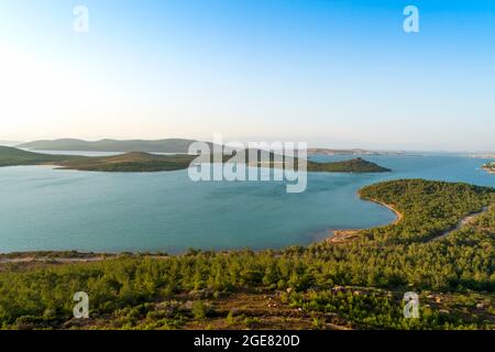 Coucher de soleil sur la colline Seytan SOFRASI à l'île de Cunda, Ayvalik, Turquie Banque D'Images