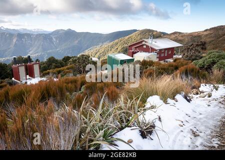 Moonlight Tops Hut sur la piste de Paparoa, (l'une des grandes promenades de Nouvelle-Zélande) Parc national de Paparoa, côte ouest, Île du Sud, Nouvelle-Zélande Banque D'Images