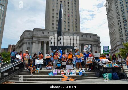 Des militants et des lauréats du DACA se sont rassemblés sur Foley Square à New York lors du rassemblement « nous sommes indéniables » pour demander la citoyenneté à tous. Banque D'Images