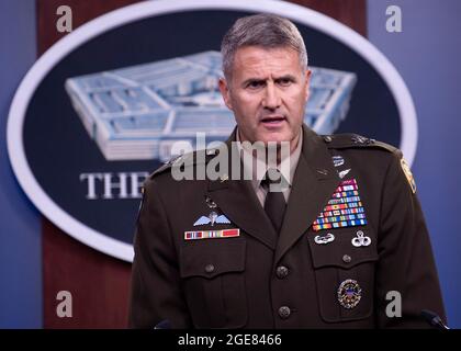 Arlington, États-Unis d'Amérique. 16 août 2021. Le Directeur adjoint de l’état-major conjoint des opérations régionales, le général de brigade William D. « Hank » Taylor, parle lors d’un briefing de presse sur l’Afghanistan au Pentagone le 16 août 2021 à Arlington, en Virginie. Credit: Planetpix/Alamy Live News Banque D'Images