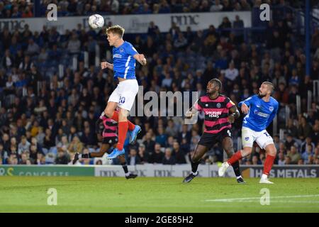 Portsmouth, Royaume-Uni. 17 août 2021. Sean Raggett (20) lors du match de la Sky Bet League 1 entre Portsmouth et Shrewsbury Town à Fratton Park, Portsmouth, Angleterre, le 17 août 2021. Photo de Lee Blease/Prime Media Images crédit: Prime Media Images/Alay Live News Banque D'Images