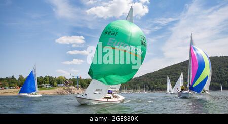 Régate de voile sur l'Edersee / Allemagne sur 2019-07-27. Banque D'Images