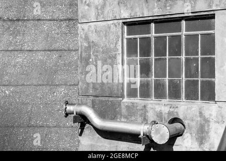 Fenêtres et pipes au barrage de Tinaroo Falls Banque D'Images