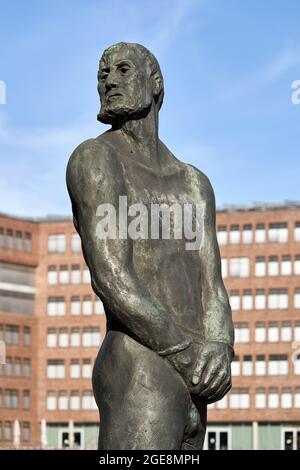 HAMBOURG, ALLEMAGNE - 13 octobre 2018 : monument Stoertebeker sur le Stoertebeker Ufer à HafenCity. En arrière-plan, vous pouvez voir un bâtiment sur le Brooktor Banque D'Images
