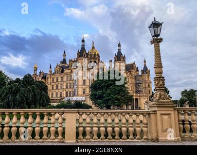 Belle vue sur le château de Schwerin à Schwerin, Allemagne Banque D'Images