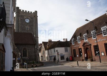 L'église Saint Mary le More et le bureau de poste à Wallingford, Oxfordshire, au Royaume-Uni Banque D'Images