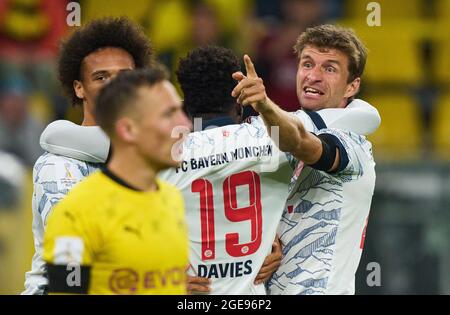 Dortmund, Allemagne, 17 août 2021, Thomas MUELLER, MÜLLER, FCB 25 célèbre son but, heureux, rire, célébration, 0-2 dans le final DFL Super Cup Match BORUSSIA DORTMUND - FC BAYERN MÜNCHEN le 17 août 2021 à Dortmund, Allemagne saison 2020/2021, BVB, Muenchen, Munich, Bavière © Peter Schatz / Alamy Live News - LES RÉGLEMENTATIONS DFL INTERDISENT TOUTE UTILISATION de PHOTOGRAPHIES comme SÉQUENCES D'IMAGES et/ou QUASI-VIDÉO - Banque D'Images