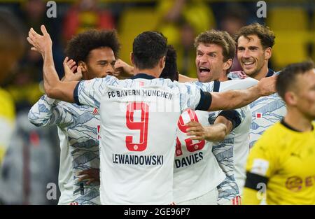 Dortmund, Allemagne, 17 août 2021, Thomas MUELLER, MÜLLER, FCB 25 célèbre son but, heureux, rire, célébration, 0-2 dans le final DFL Super Cup Match BORUSSIA DORTMUND - FC BAYERN MÜNCHEN le 17 août 2021 à Dortmund, Allemagne saison 2020/2021, BVB, Muenchen, Munich, Bavière © Peter Schatz / Alamy Live News - LES RÉGLEMENTATIONS DFL INTERDISENT TOUTE UTILISATION de PHOTOGRAPHIES comme SÉQUENCES D'IMAGES et/ou QUASI-VIDÉO - Banque D'Images