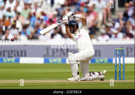 Photo du dossier datée du 14-08-2021 de l'Angleterre Joe Root pendant le troisième jour du deuxième match de test de Cinch à Lord's, Londres. Date de publication : le mercredi 18 août 2021. Banque D'Images