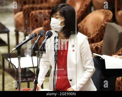 Tokyo, Japon. 18 août 2021. Le ministre olympique japonais Tamayo Marukawa répond à une question lors de la session du comité du cabinet de la Chambre basse à la Diète nationale à Tokyo, le mercredi 18 août 2021. Credit: Yoshio Tsunoda/AFLO/Alay Live News Banque D'Images