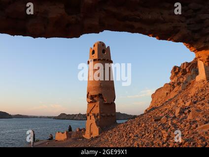 Minaret d'al-Mashhad al-Bahari (aussi connu sous le nom de mosquée bélal), Assouan, Égypte. Il est situé au sud du vieux barrage d'assouan et au nord du haut barrage d'assouan. Banque D'Images