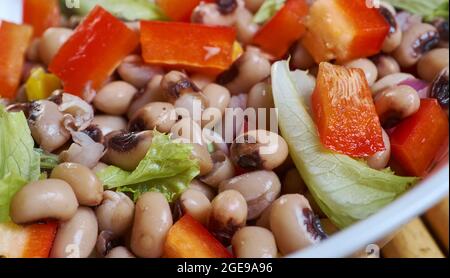 Salade de haricots noirs du Nigeria. Banque D'Images