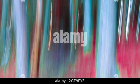 Neon Dream.photo abstraite colorée, lumineuse et vibrante créée à l'aide de la technique ICM.idéale pour l'impression d'art mural, le calendrier ou le papier peint. Banque D'Images