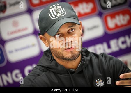 Vincent Kompany, entraîneur en chef d'Anderlecht, photographié lors de la conférence de presse de l'équipe belge de football RSCA Anderlecht, à Bruxelles, le mercredi 18 août Banque D'Images