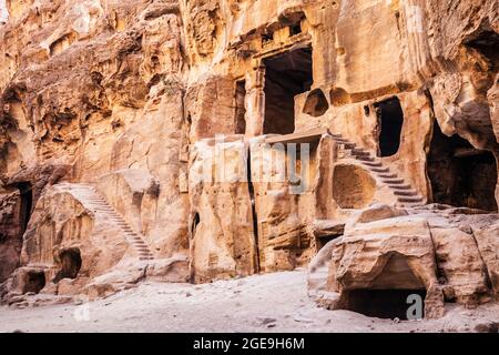 Le Biclinium peint à Siq Al-Barid ou à la petite Petra en Jordanie. Banque D'Images