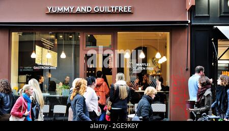 FRANCE, PARIS (75) 4ÈME ARRONDISSEMENT, QUARTIER DU MARAIS, RESTAURANT YUMMY ET GUILTFREE Banque D'Images