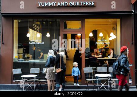 FRANCE, PARIS (75) 4ÈME ARRONDISSEMENT, QUARTIER DU MARAIS, RESTAURANT YUMMY ET GUILTFREE Banque D'Images