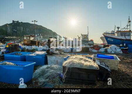 Filets et équipement sur la plage de Stade à Hastings. Banque D'Images