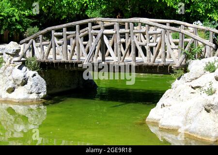 Grèce, Athènes, juin 16 2020 - vue sur le lac artificiel dans les jardins nationaux. Banque D'Images