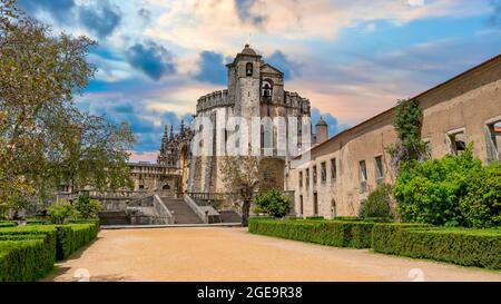 Tomar, Portugal - avril 2018 : le couvent de l'ordre du Christ est un château chevaliers des templiers Banque D'Images