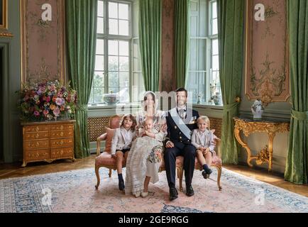 Le samedi 14 août 2021, le prince Julien, duc de Halland, a été baptisé dans la chapelle du palais Drottningholm. Prince Alexander, Princesse Sofia, Prince Julian, Prince Carl Philip et Prince Gabriel. Photo: Elisabeth Toll / Cour royale de Suède / document / code 10501 ** LIGNE D'IDENTIFICATION OBLIGATOIRE: Elisabeth Toll / Cour royale de Suède** ** à usage éditorial exclusif. L'image provient d'une source externe et est distribuée sous sa forme originale en tant que service à nos abonnés ** Banque D'Images