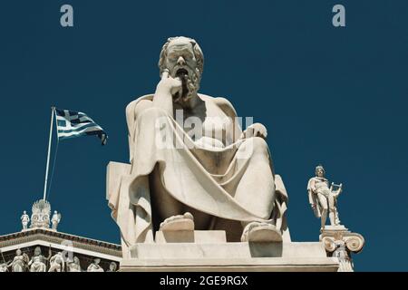 Grèce, Athènes, juin 17 2020 - Statue de l'ancien philosophe grec Socrates. Banque D'Images