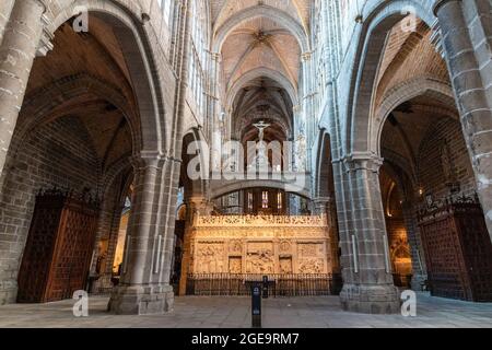 Avila, Espagne - 9 septembre 2017 : intérieur de la cathédrale du Sauveur (Catedral de Cristo Salvador), église catholique d'Avila dans le sud de l'ancien Banque D'Images