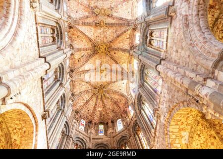 Avila, Espagne - 9 septembre 2017 : détail du plafond et du dôme de la cathédrale du Sauveur (Catedral de Cristo Salvador), église catholique d'Avila i Banque D'Images