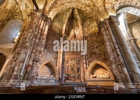 Avila, Espagne - 9 septembre 2017 : intérieur de la cathédrale du Sauveur (Catedral de Cristo Salvador), église catholique d'Avila dans le sud de l'ancien Banque D'Images